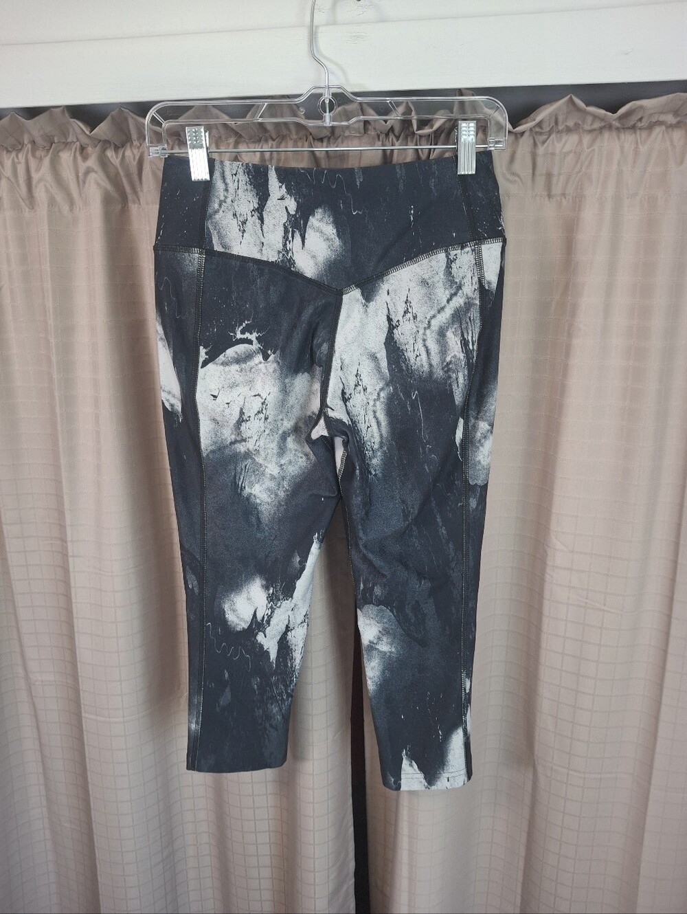 Nike Dri Fit Cropped Leggings White Black Marble Print Size Small - Picture 3 of 7